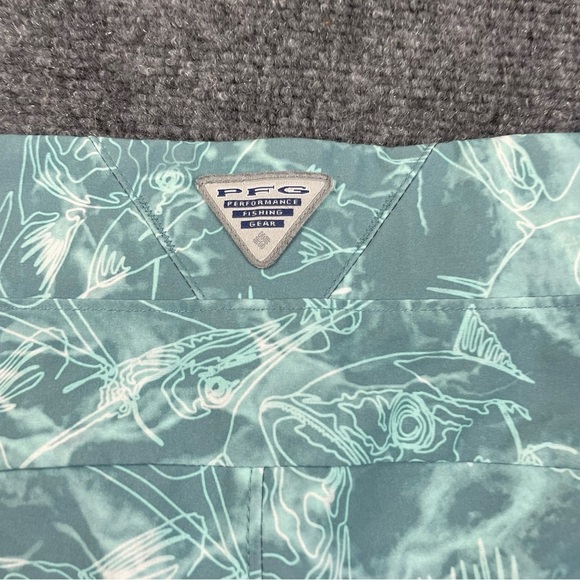 COLUMBIA Women’s PFG Tidal II Storm Contour Fish Shorts size: Small 5” inseam - Picture 3 of 10